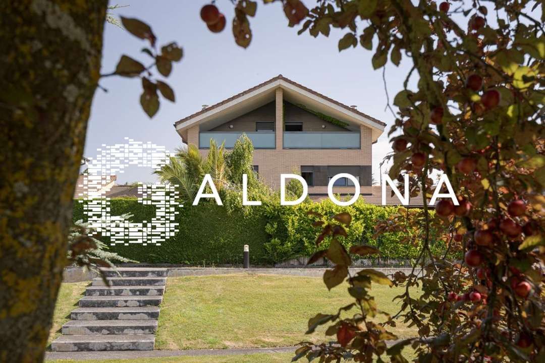 Exterior view of Single-family semi-detached for sale in Iza / Itza  with Heating, Private garden and Terrace