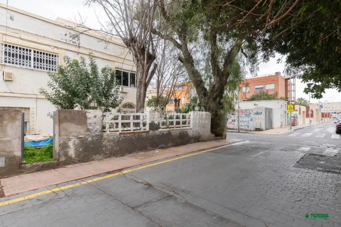 Vista exterior de Casa adosada en venta en Almería con Jardín privado y Terraza