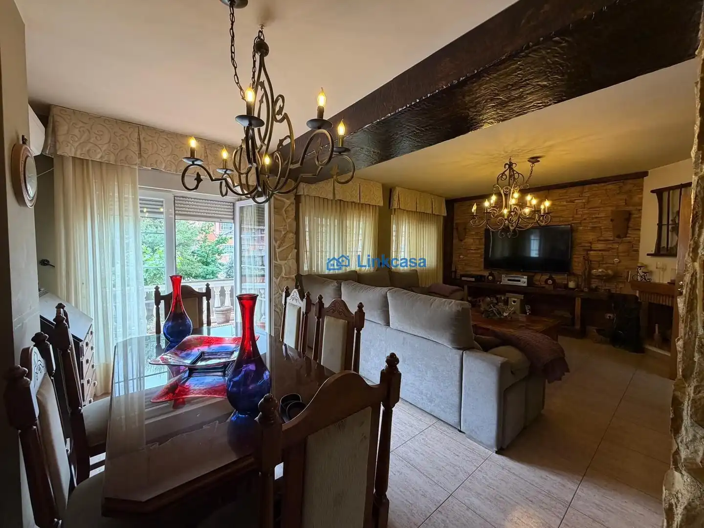 Sala de estar de Casa adosada en venta en Velilla de San Antonio con Aire acondicionado, Calefacción y Jardín privado