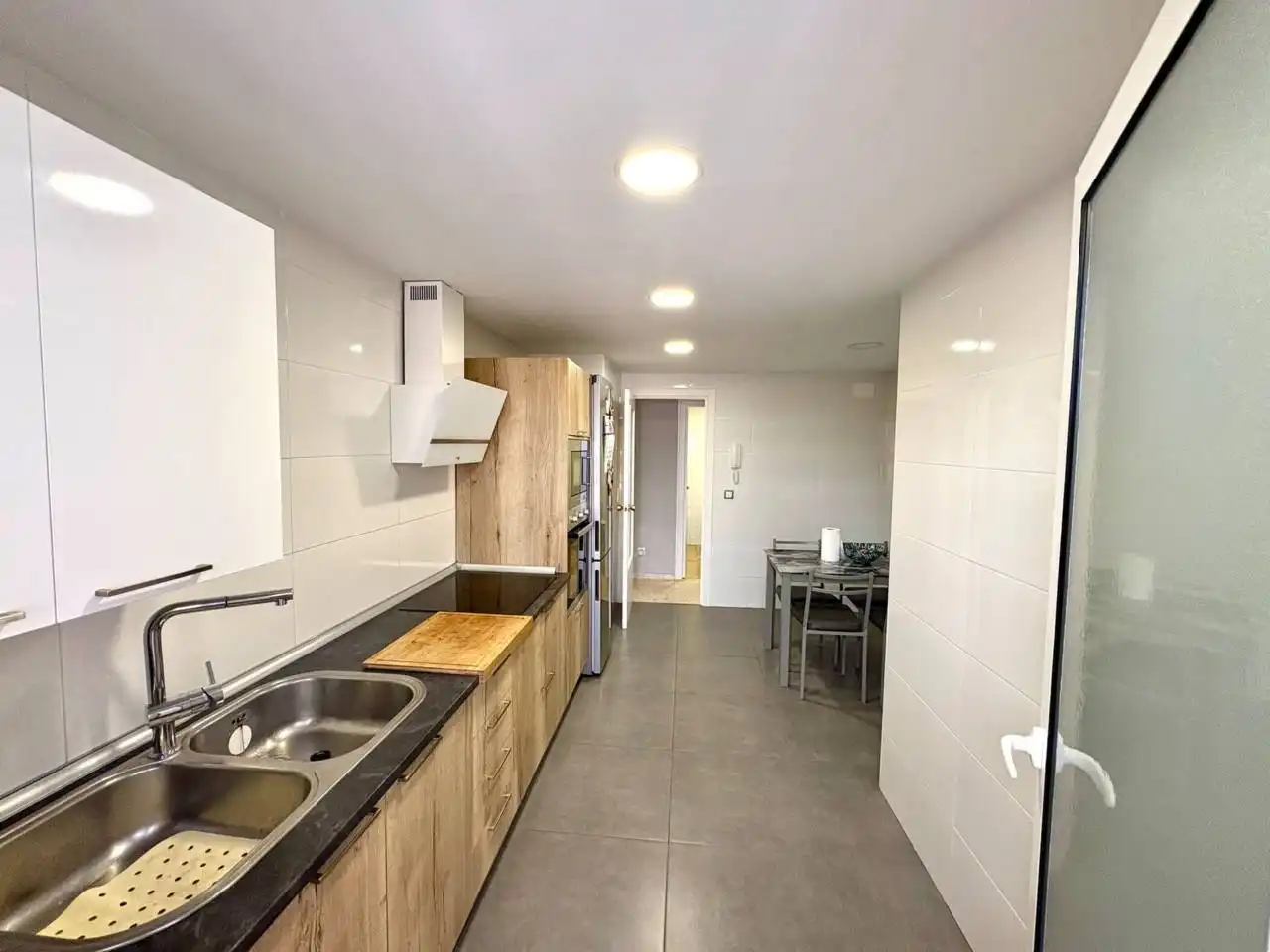 Küche von Wohnung zum Verkauf in Alicante / Alacant mit Klimaanlage, Balkon und Gemeinschaftspool
