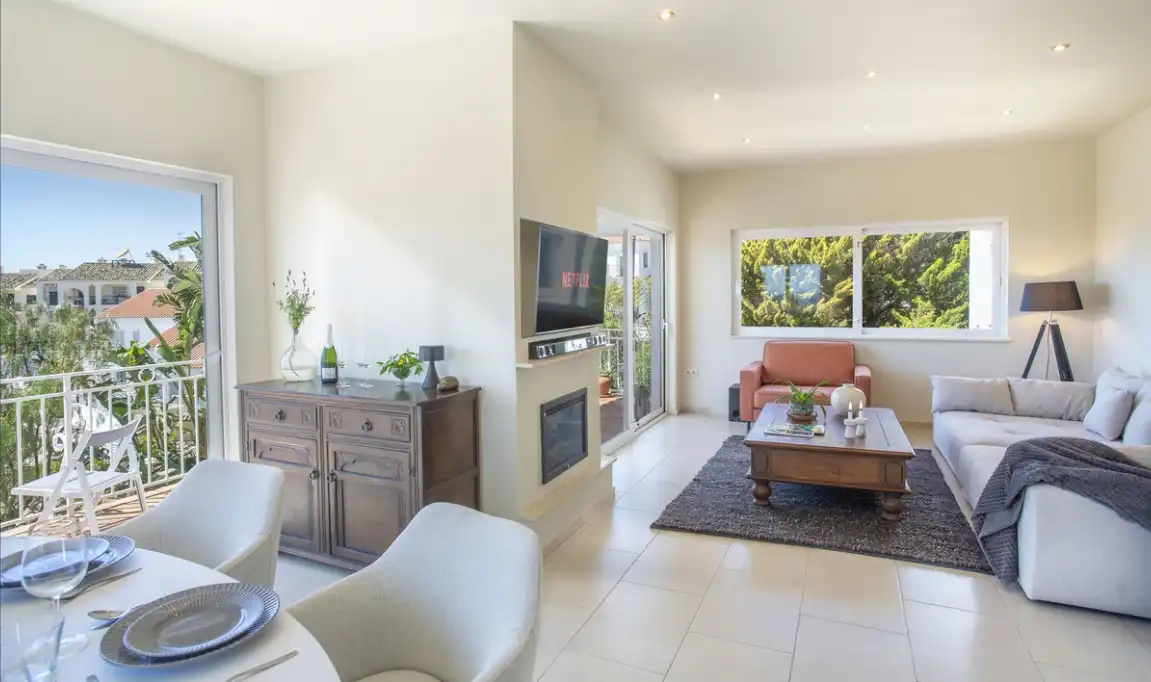 Sala d'estar de Casa o xalet en venda en Mijas amb Aire condicionat, Jardí privat i Terrassa