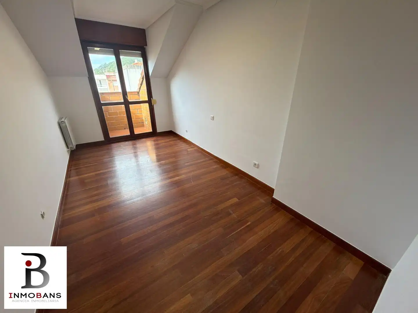 Habitación de Ático en venta en Santoña con Calefacción y Balcón