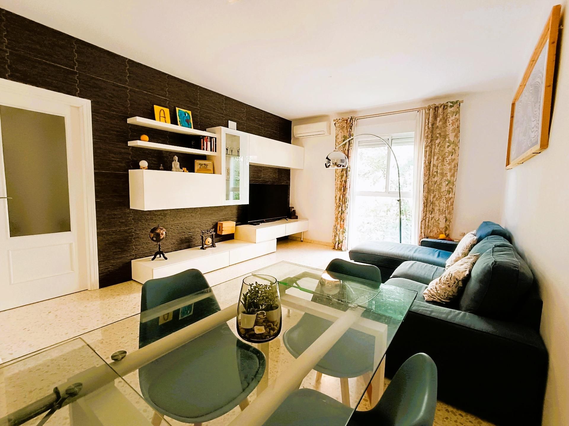 Sala d'estar de Pis en venda en  Sevilla Capital amb Aire condicionat, Terrassa i Traster