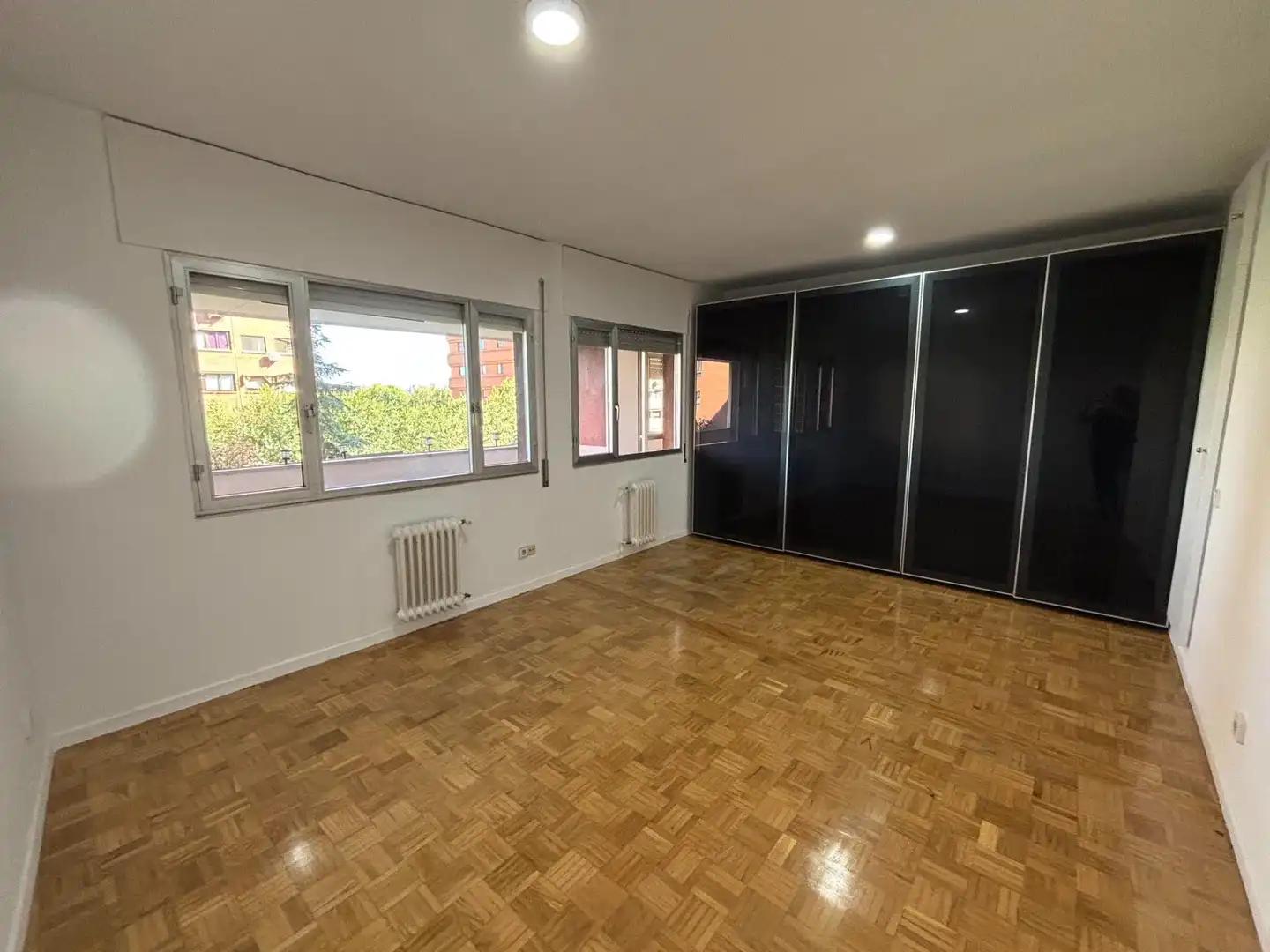 Bedroom of Flat for rent in Madrid  with Air Conditioner, Heating and Private garden