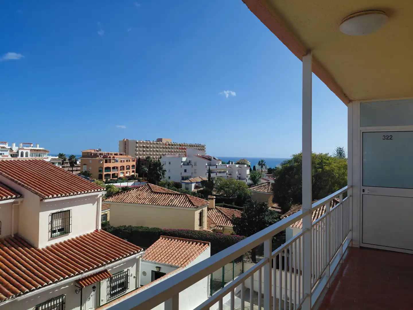 Außenansicht von Wohnung zum Verkauf in Benalmádena mit Klimaanlage, Terrasse und Gemeinschaftspool