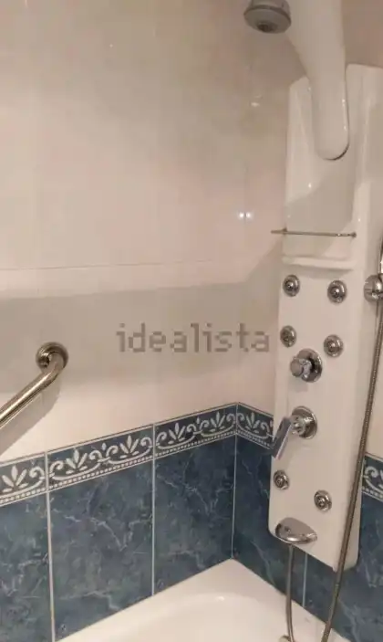Badezimmer von Wohnungen zum Verkauf in Pontevedra Capital  mit Heizung, Parkett und Möbliert
