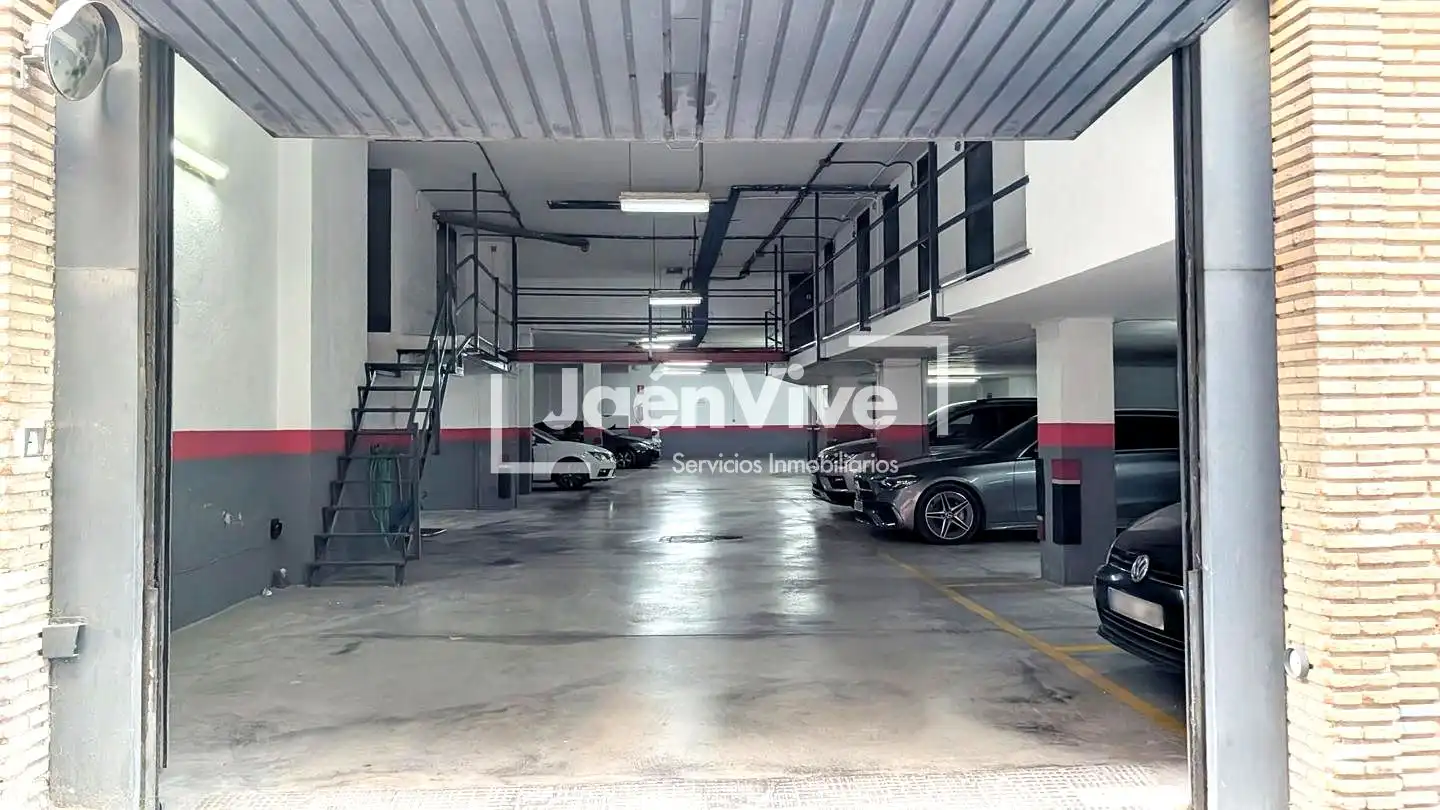 Parking de Piso en venta en Jaén con Aire acondicionado, Calefacción y Trastero