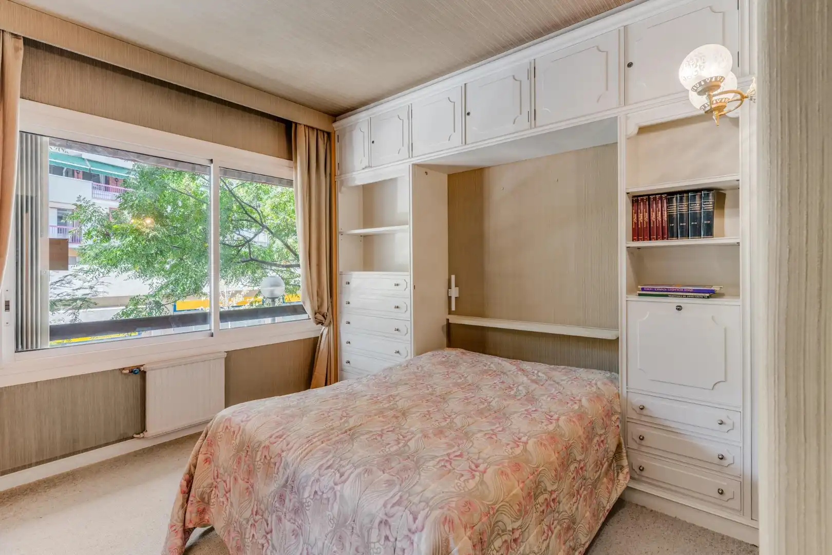 Habitación de Piso en venta en Barcelona con Balcón y Alarma