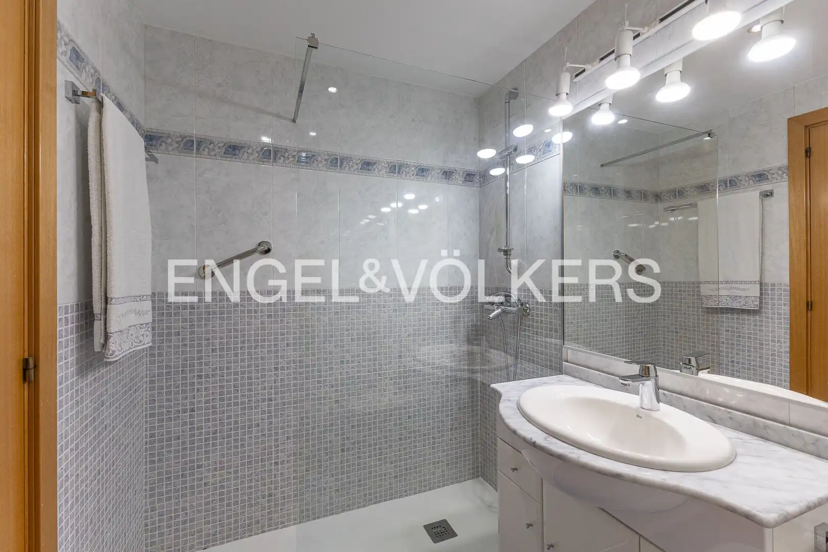Kitchen of Attic for sale in Pozuelo de Alarcón  with Air Conditioner, Heating and Balcony