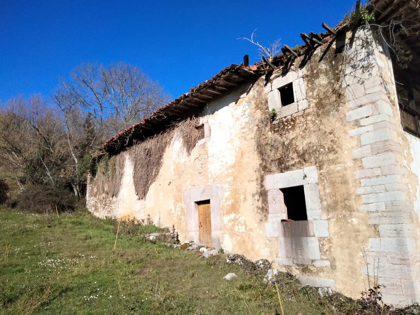 Gebäude zum Verkauf in Lugar Villar, Onís