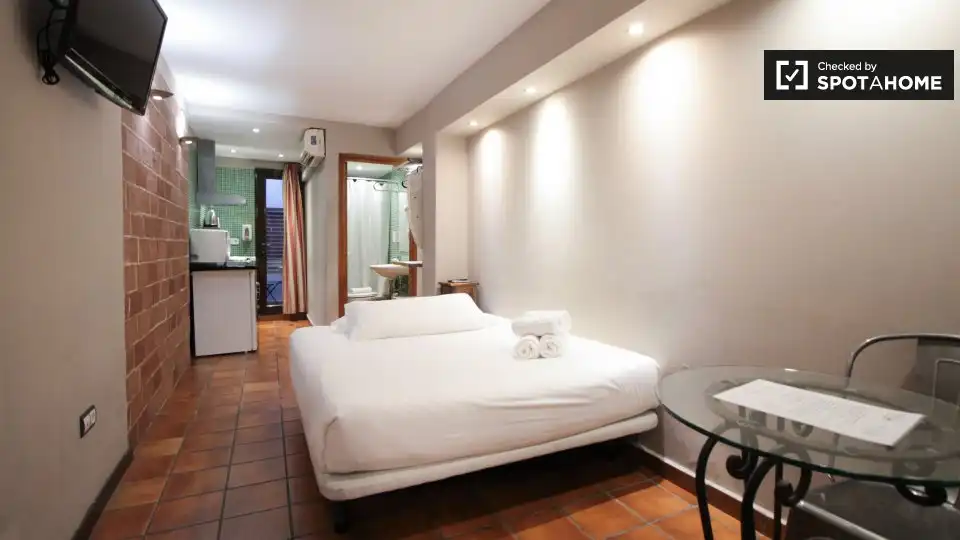 Bedroom of Flat for rent in  Barcelona Capital  with Air Conditioner, Heating and Furnished