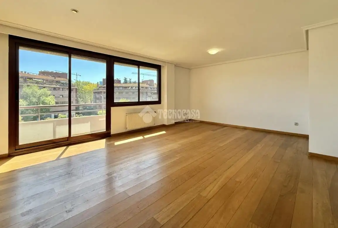 Bedroom of Flat for sale in Madrid  with Air Conditioner, Heating and Storage room