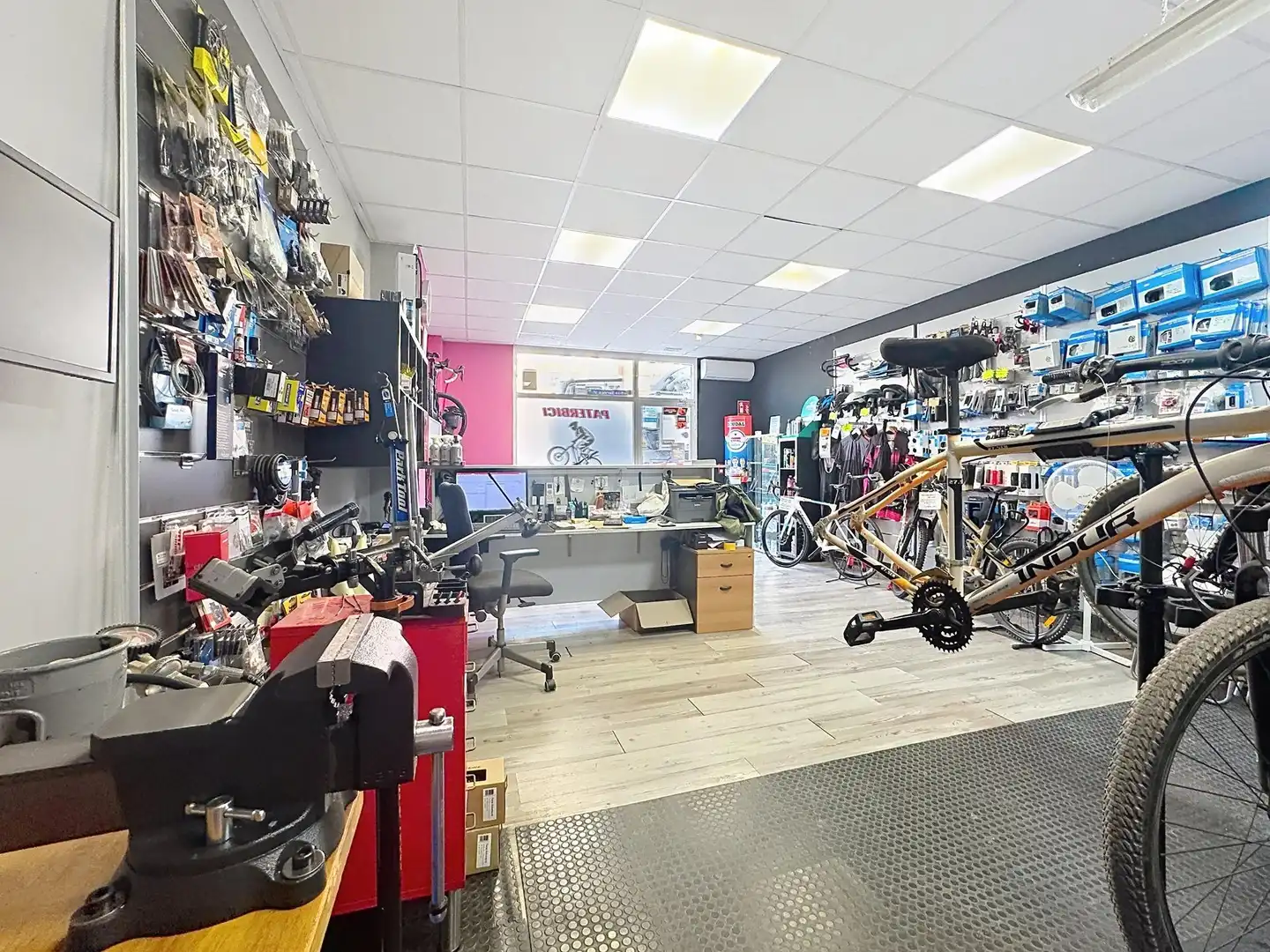 Commercial properties for rent in Paterna