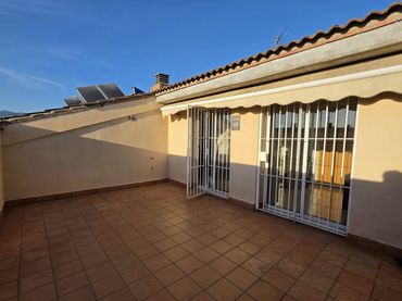 Maisonette mit Balkon zum Verkauf in Carrer Navarra