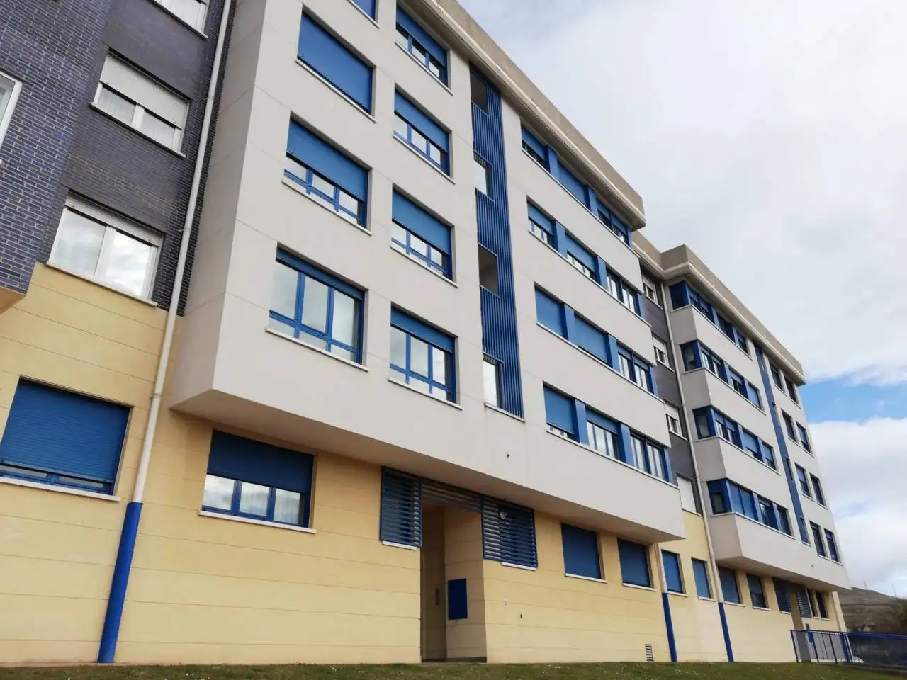 Vista exterior de Piso en venta en Burgos con Calefacción y Amueblado