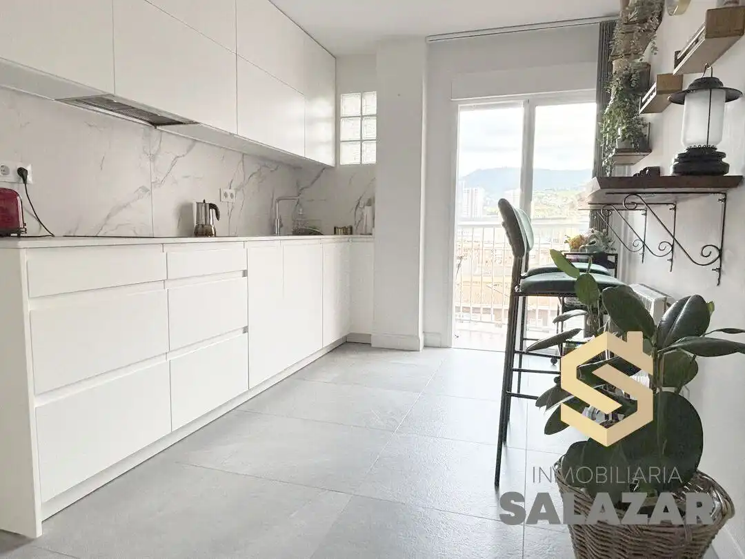 Küche von Wohnung zum Verkauf in Bilbao  mit Heizung, Terrasse und Balkon