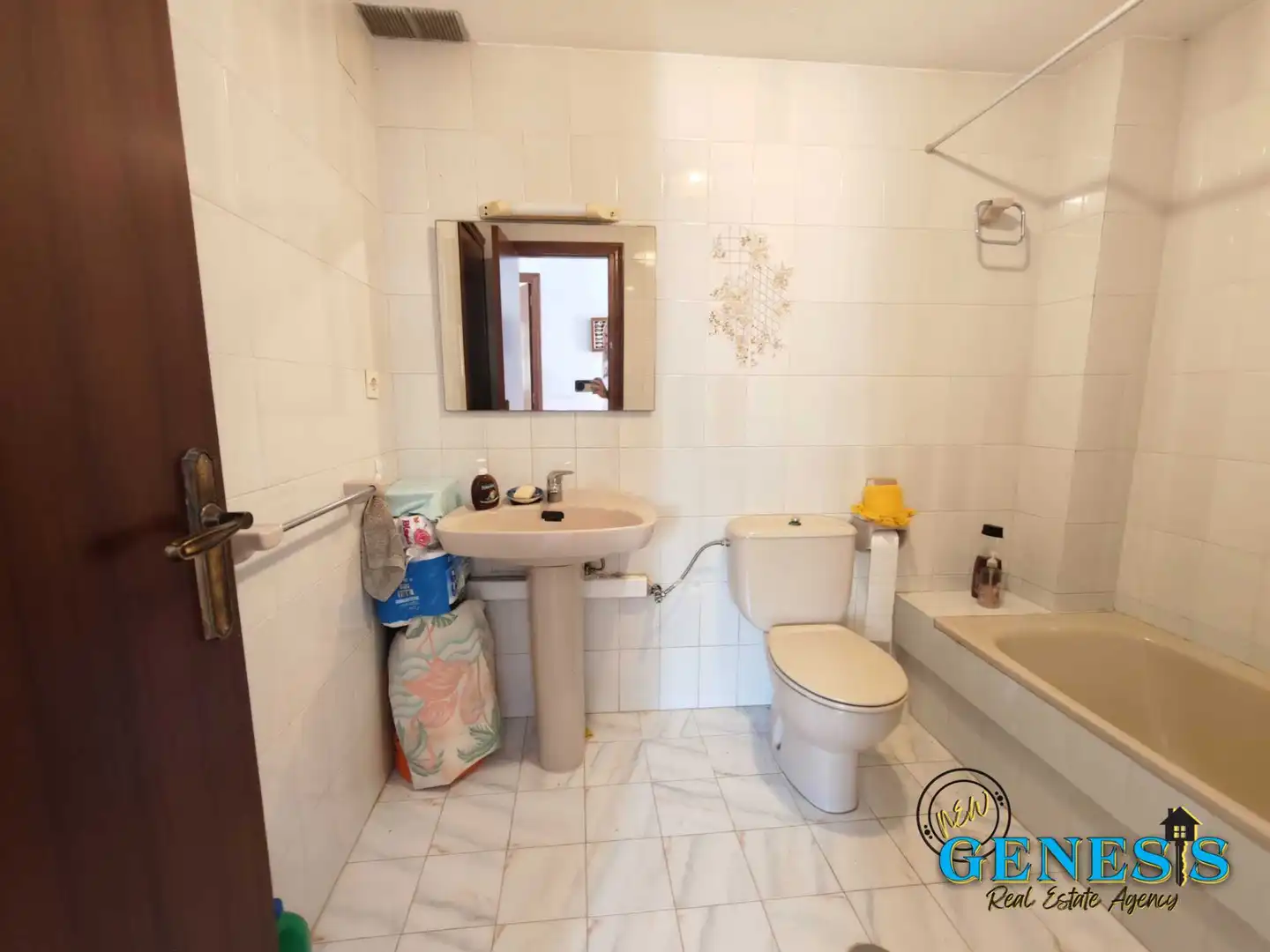 Bathroom of Ground floor for sale in Torrevieja  with Air Conditioner, Private garden and Terrace