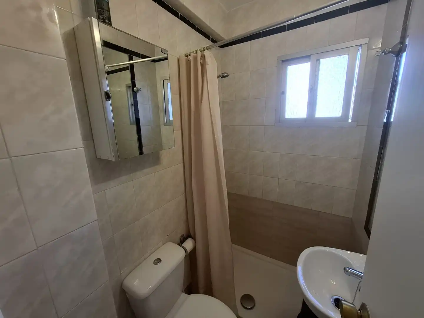 Baño de Apartamento en venta en Fuengirola con Aire acondicionado, Calefacción y Terraza