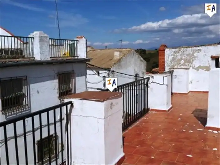 Vista exterior de Casa adosada en venda en Agrón amb Terrassa