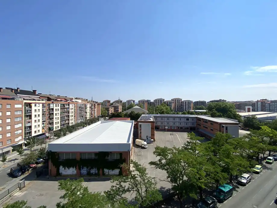 Vista exterior de Piso en venta en Vitoria - Gasteiz con Calefacción, Terraza y Trastero