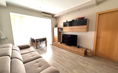 Living room of Flat for sale in Manresa  with Air Conditioner, Heating and Parquet flooring