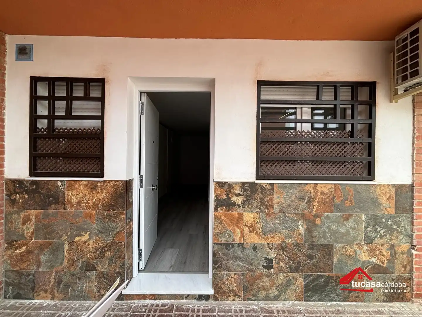 Commercial properties for sale in Córdoba  with Air Conditioner