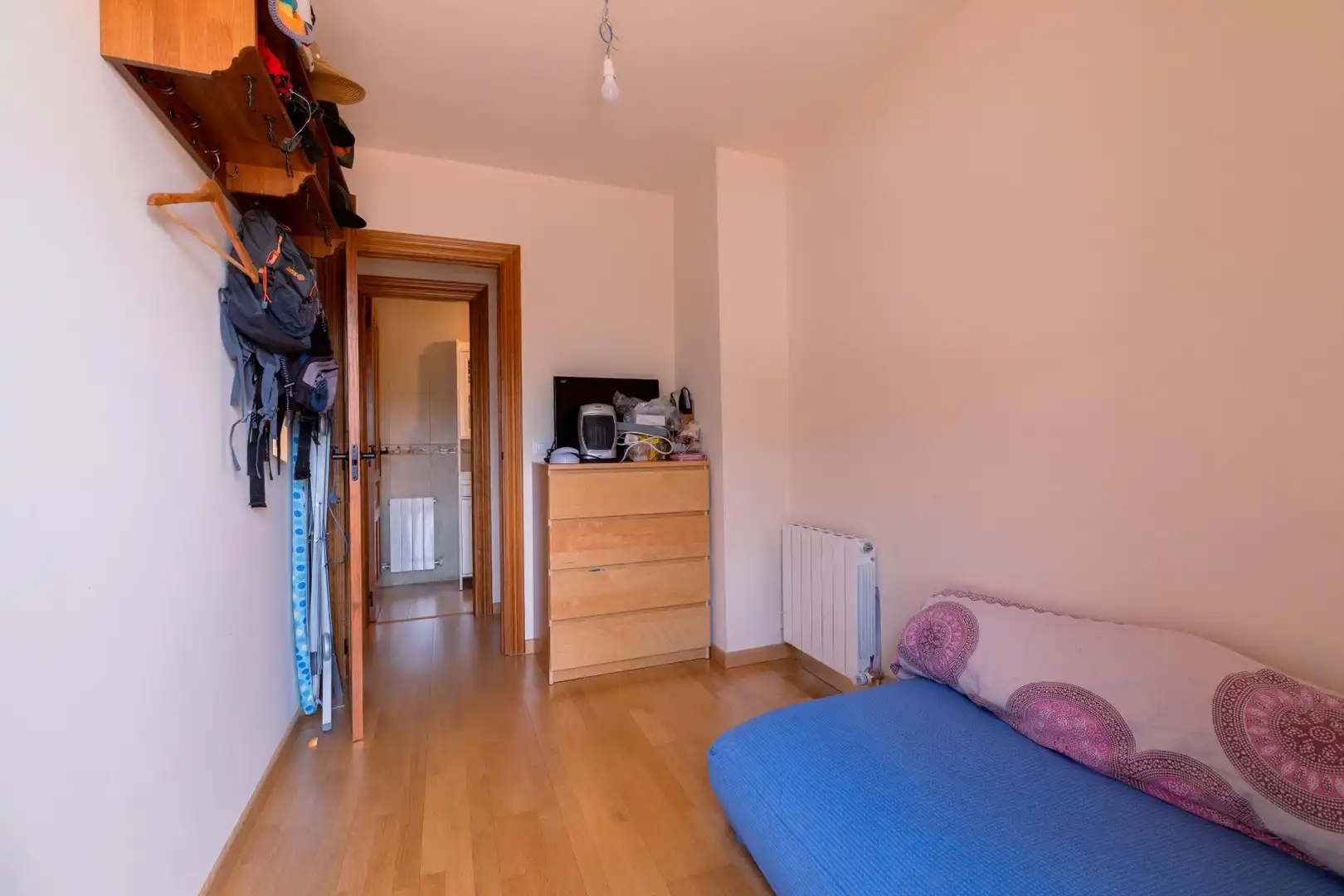 Habitación de Casa adosada en venta en Biescas con Calefacción, Jardín privado y Amueblado
