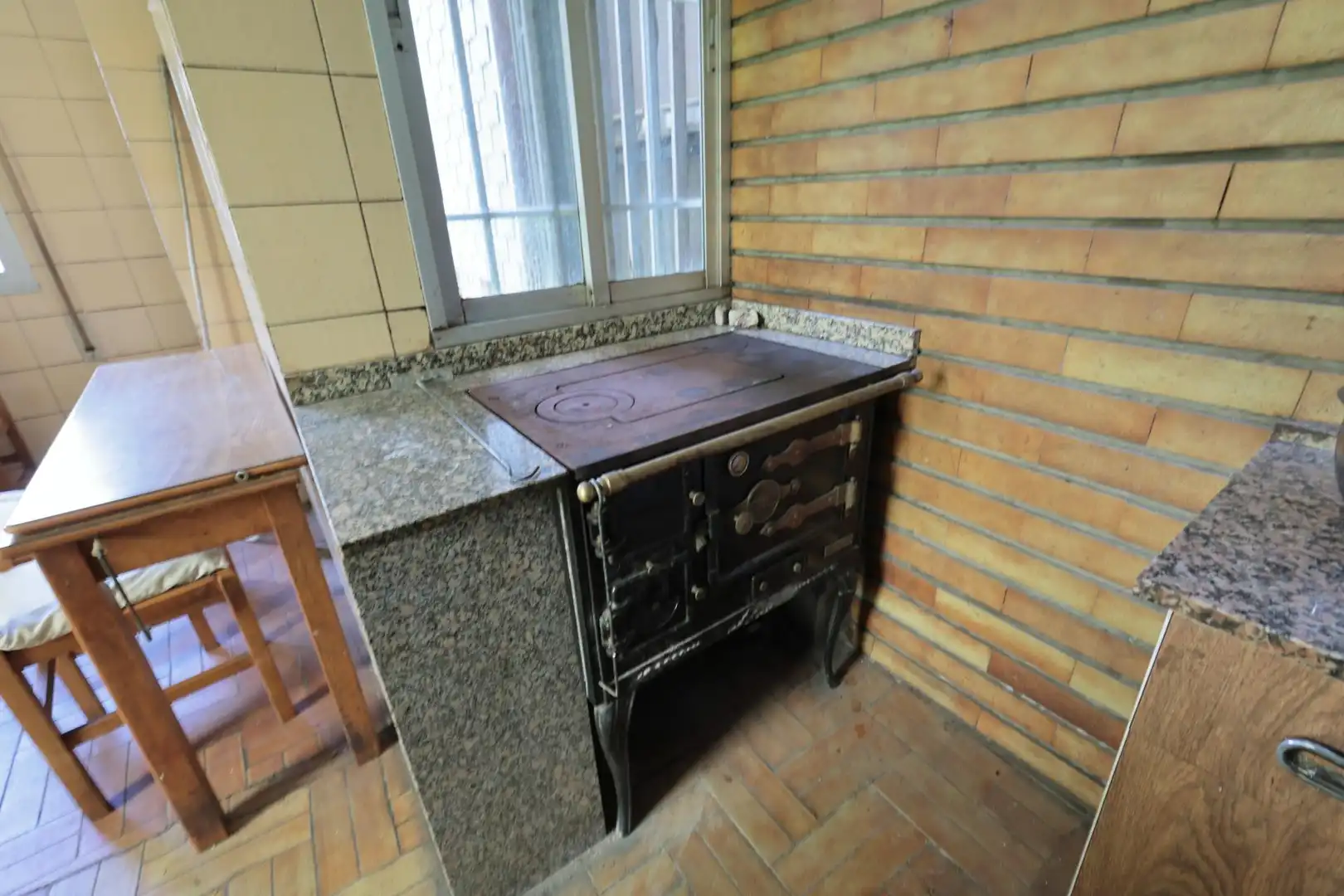 Cocina de Casa adosada en venta en O Barco de Valdeorras   con Calefacción, Piscina y Balcón