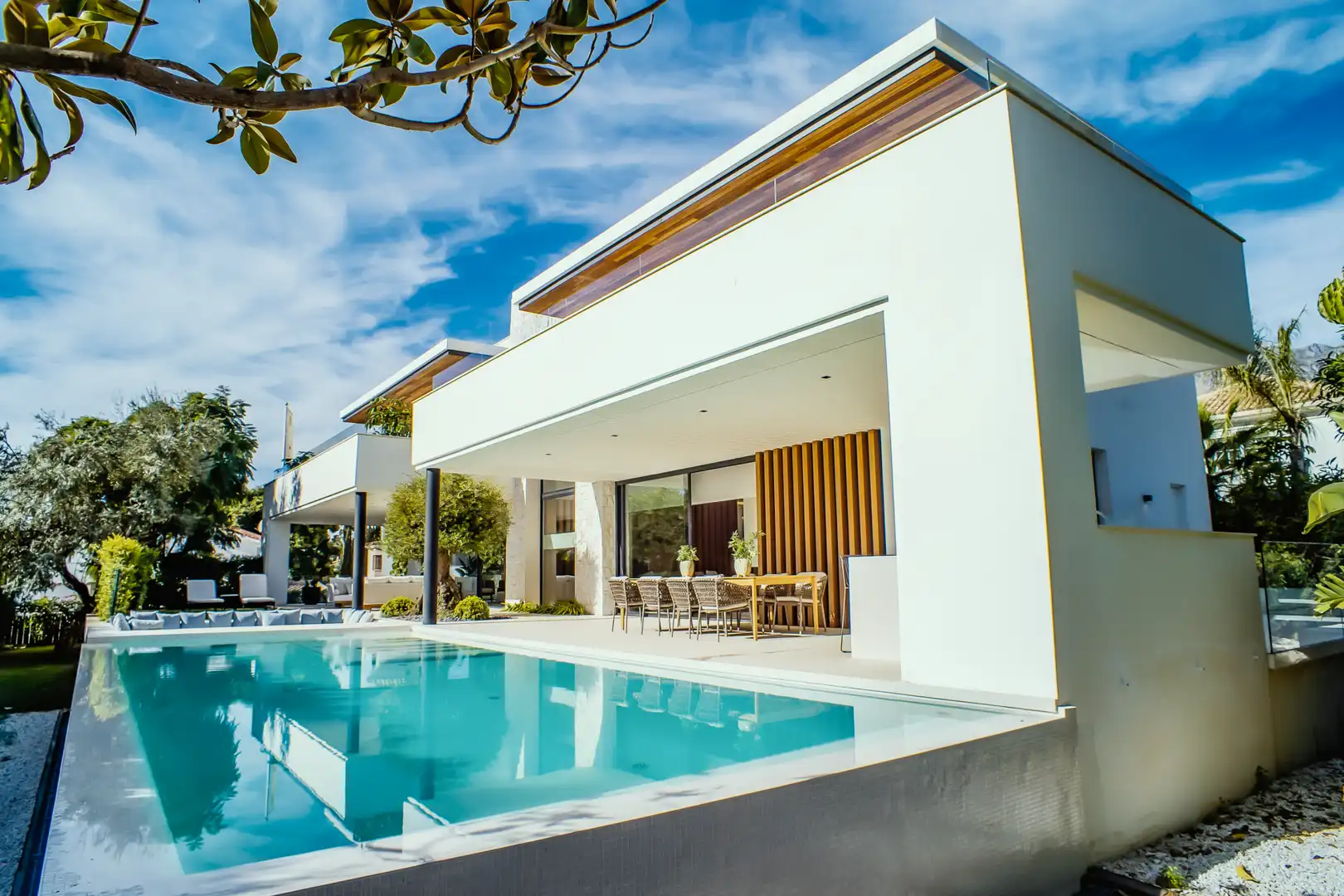 House with pool for sale in Milla de Oro