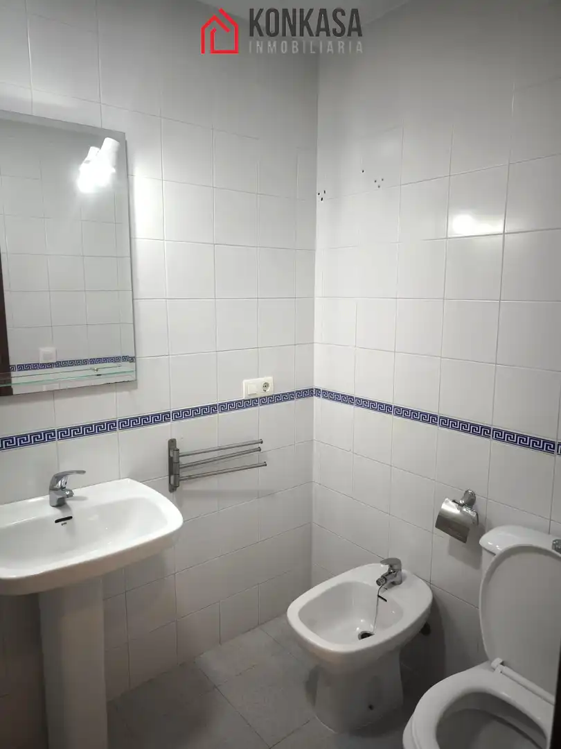 Bathroom of Flat for sale in Arcos de la Frontera  with Storage room