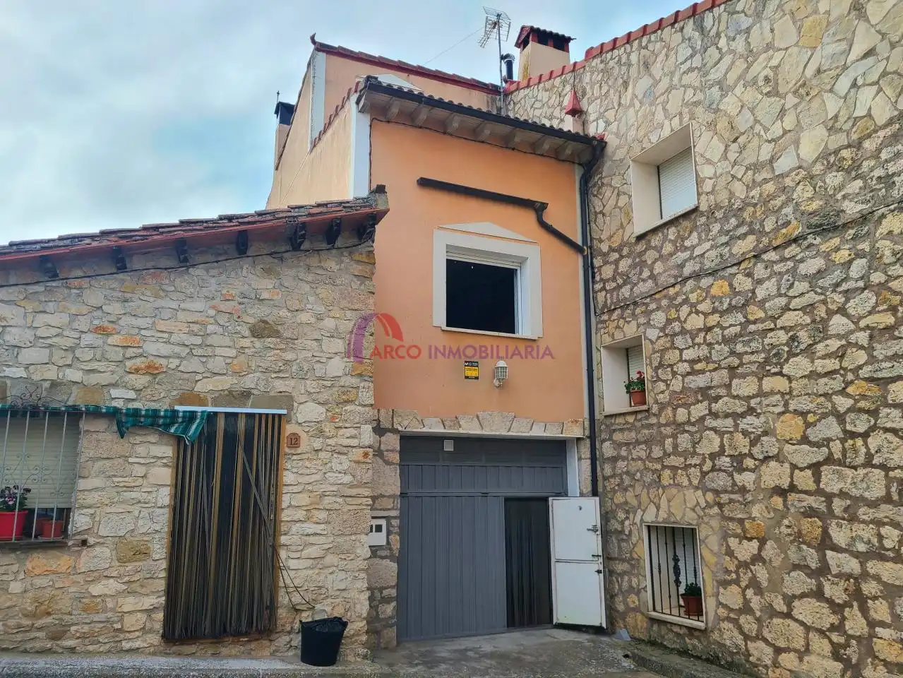Vista exterior de Finca rústica en venda en Atapuerca amb Calefacció, Terrassa i Traster