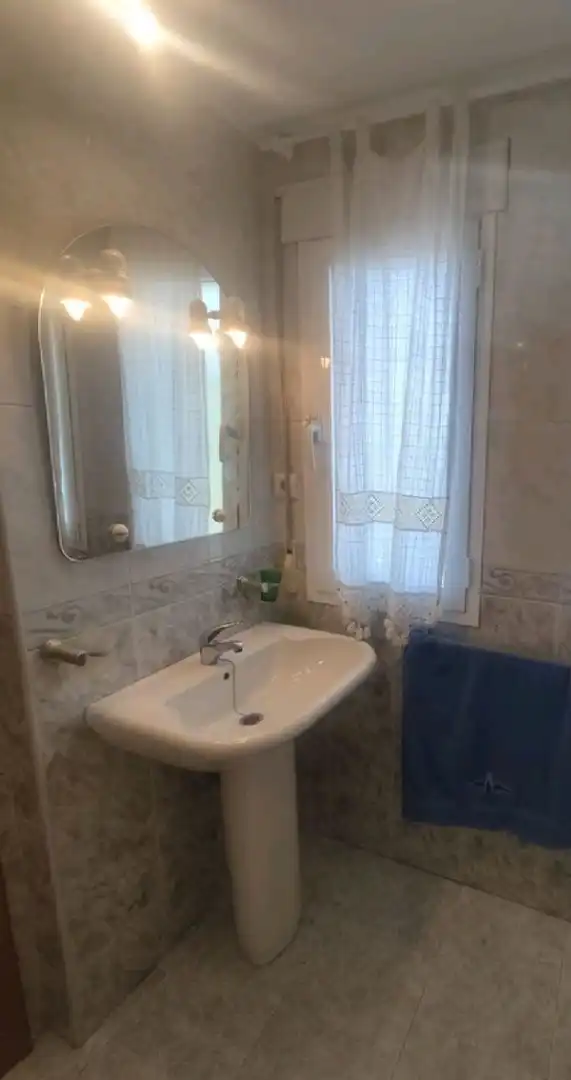 Badezimmer von Einfamilien-Reihenhaus zur Miete in Granada mit Klimaanlage, Privatgarten und Möbliert