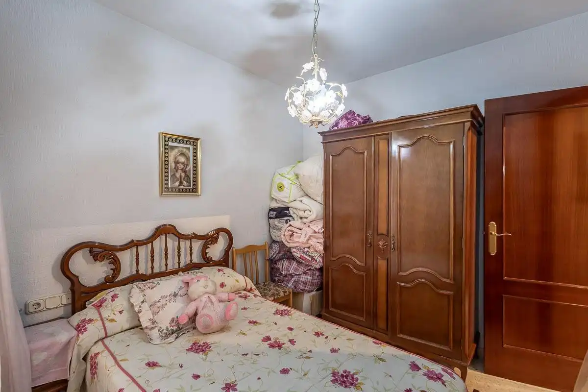 Dormitori de Pis en venda en Granada amb Calefacció i Balcó