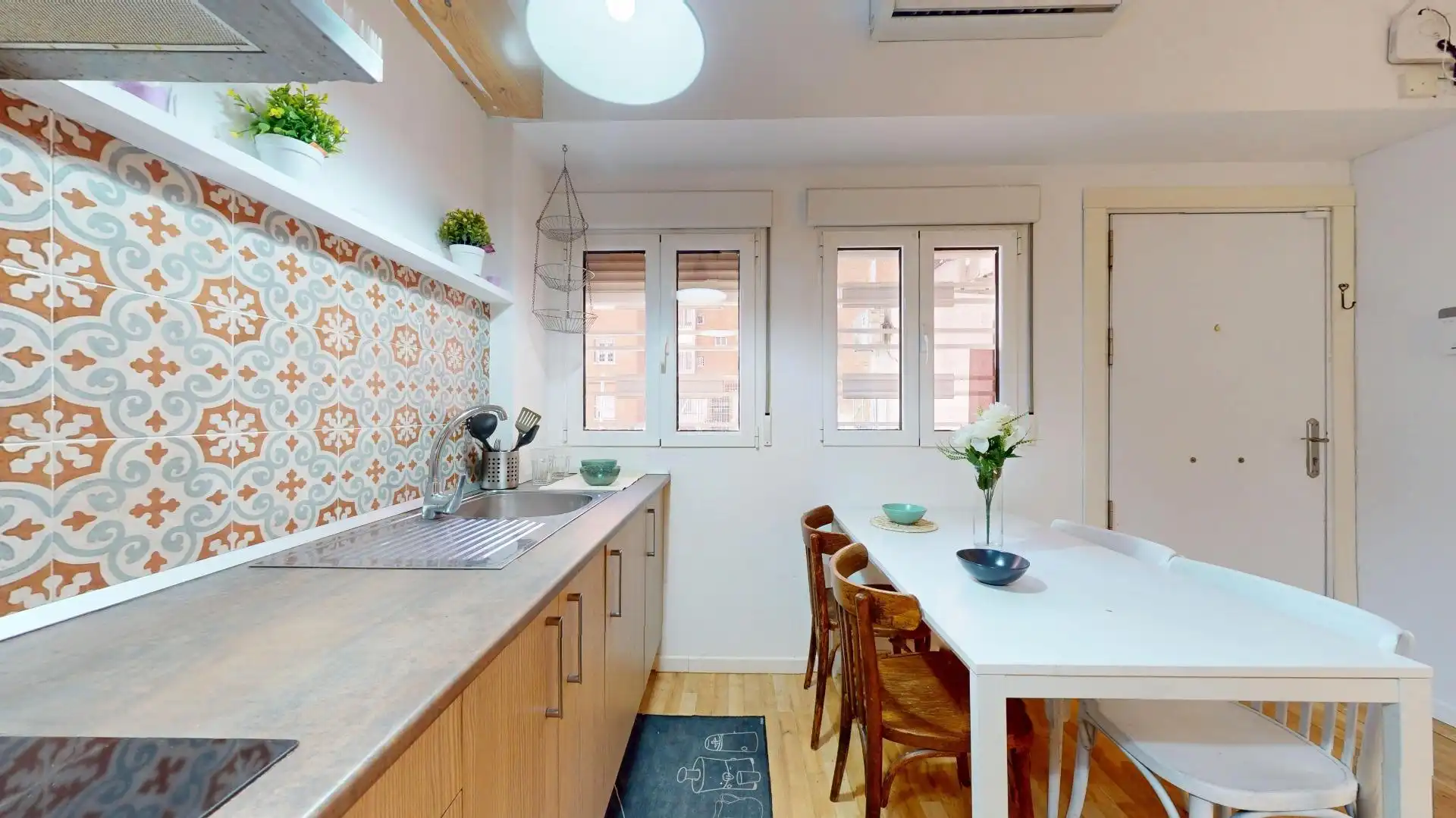 Cuina de Local en venda en Madrid amb Aire condicionat i Moblat
