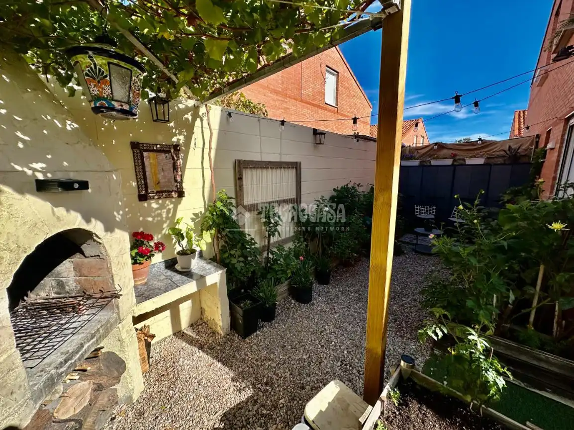Jardín de Casa adosada en venta en Pioz con Calefacción, Jardín privado y Parquet