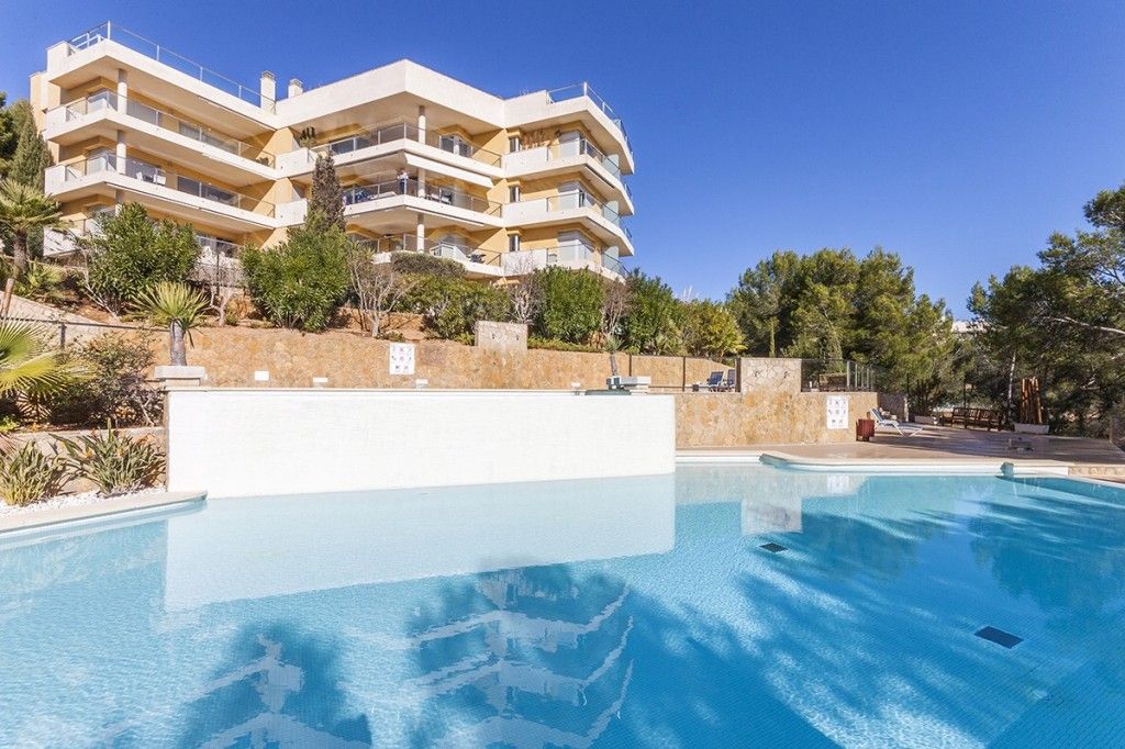 Piscina de Apartament en venda en Calvià amb Aire condicionat, Calefacció i Jardí privat