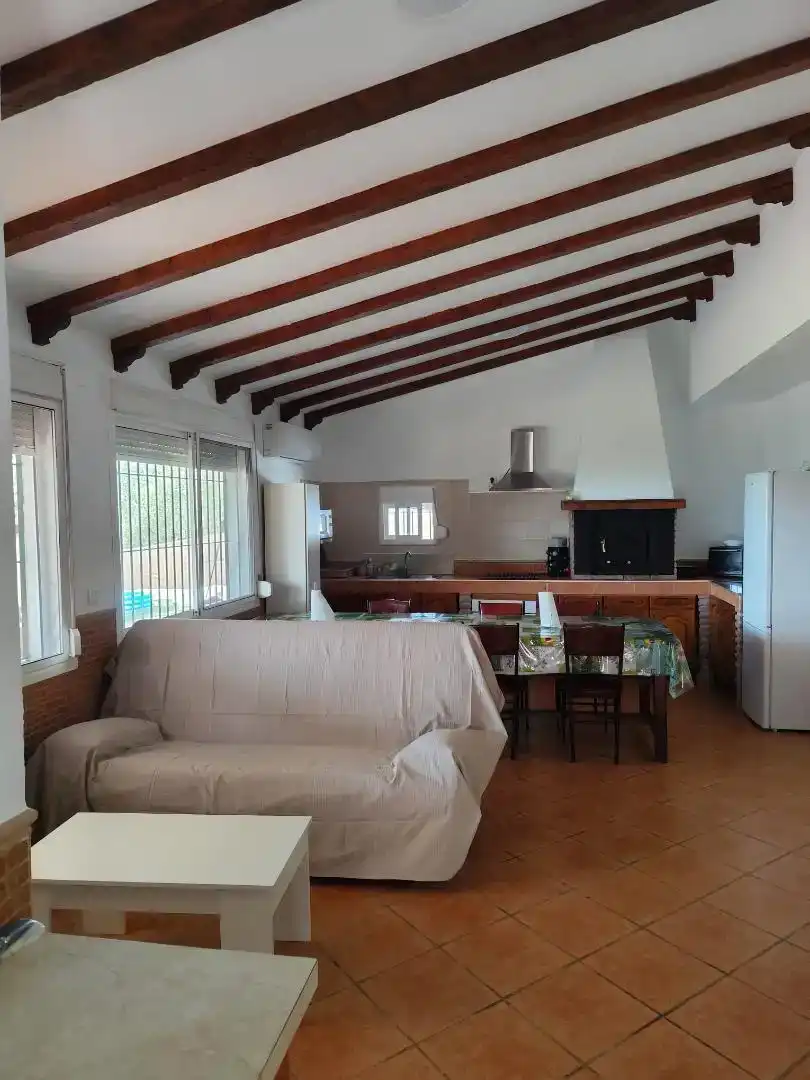 Wohnzimmer von Country house zur Miete in Periana mit Klimaanlage, Privatgarten und Schwimmbad