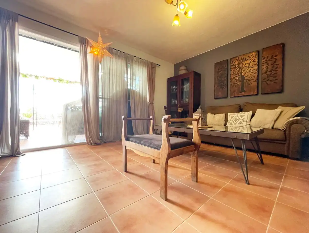 Sala de estar de Casa adosada en venta en Rincón de la Victoria con Jardín privado, Terraza y Trastero