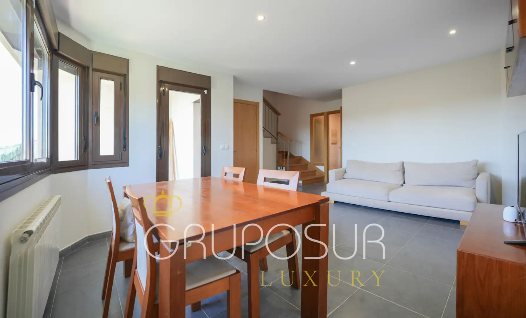 Esszimmer von Einfamilien-Reihenhaus zum Verkauf in Aldeamayor de San Martín mit Heizung, Privatgarten und Parkett