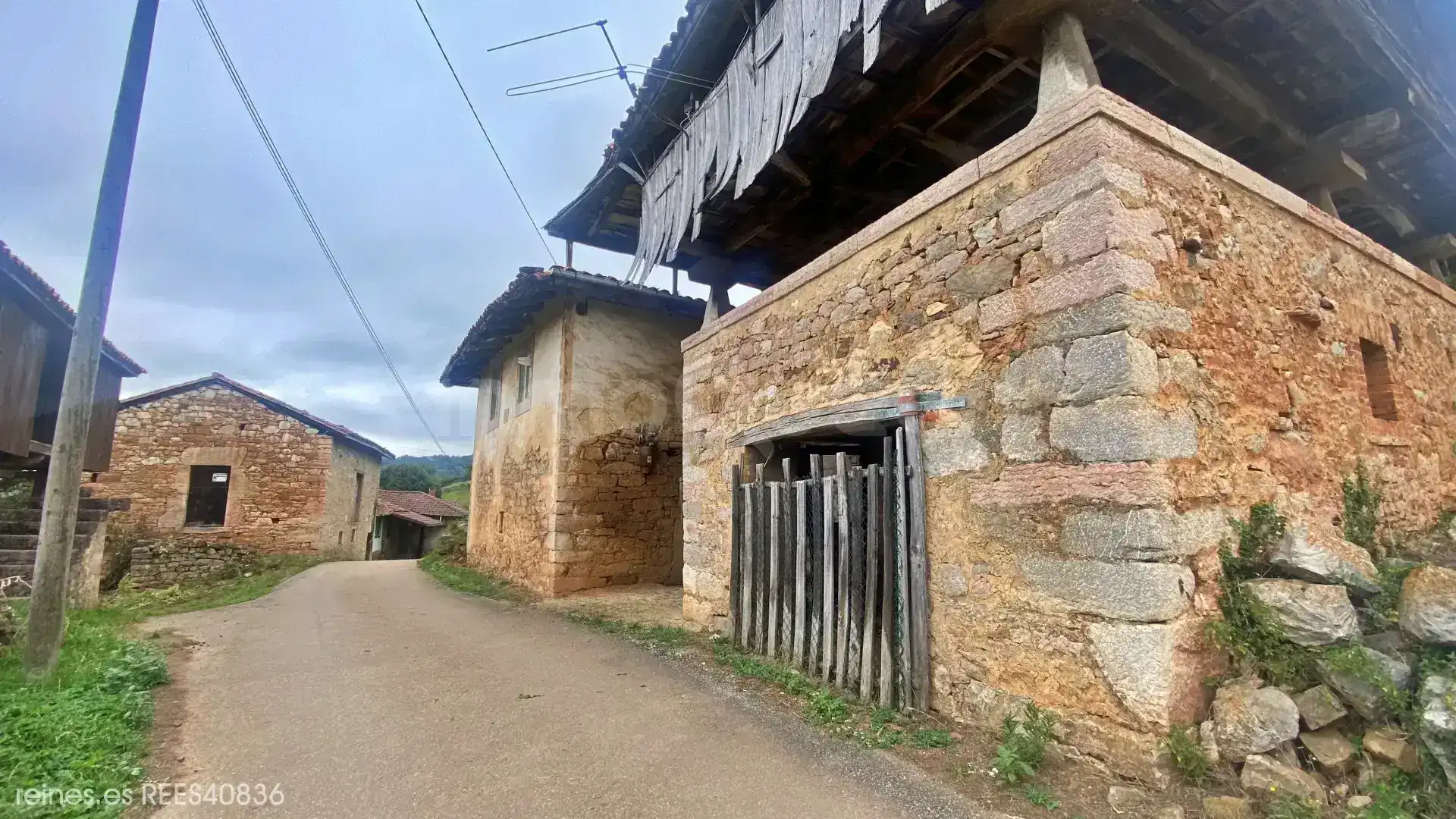 Vista exterior de Casa o xalet en venda en Grado amb Calefacció, Jardí privat i Terrassa