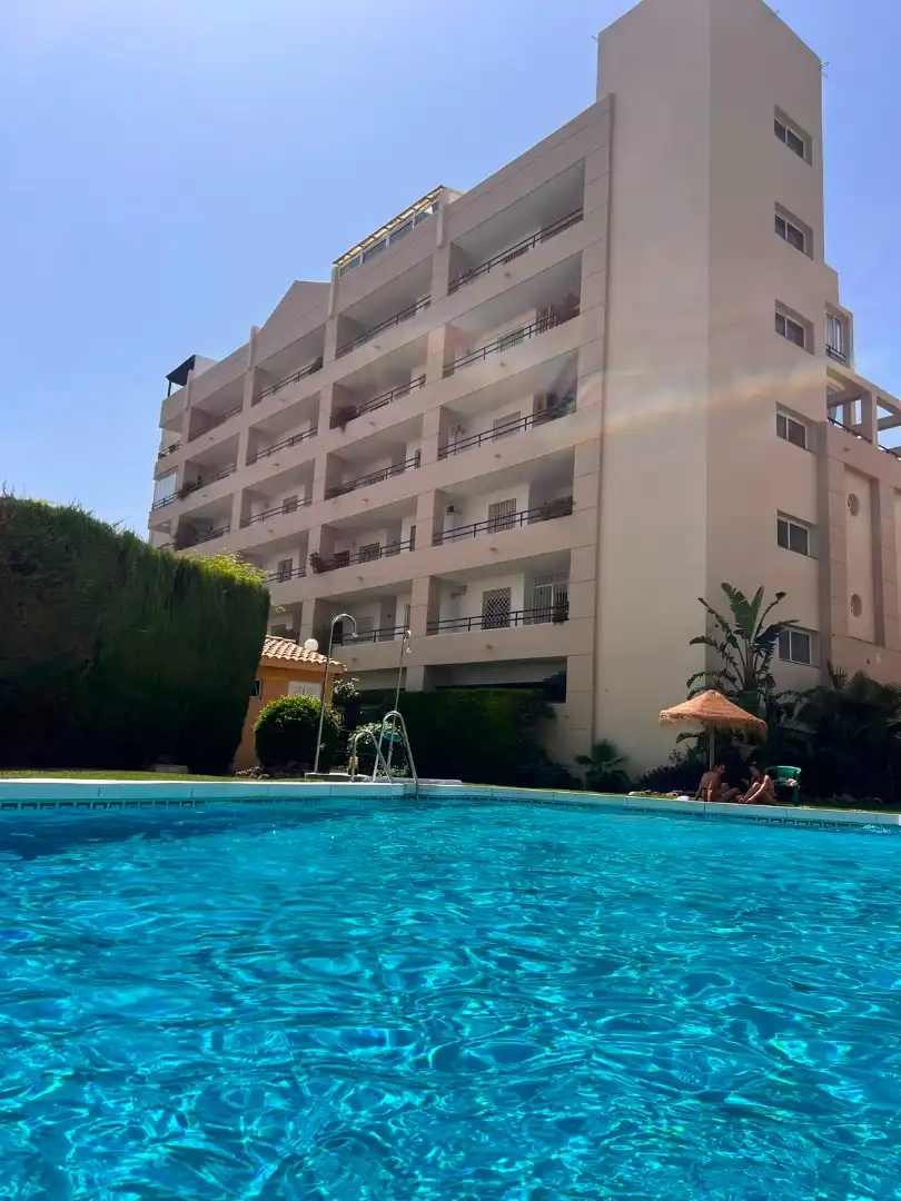 Piscina de Pis de lloguer en Benalmádena amb Aire condicionat, Terrassa i Moblat