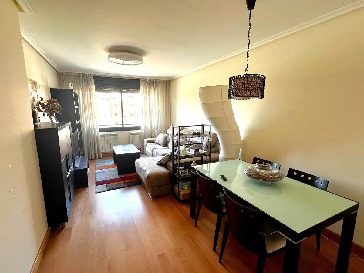 Sala de estar de Apartamento en venta en  Logroño con Calefacción, Parquet y Trastero