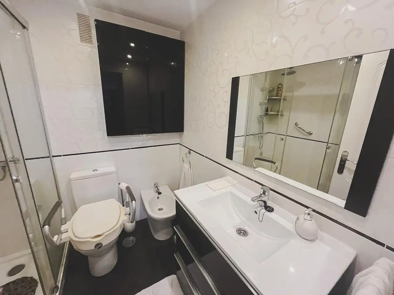 Baño de Piso en venta en Cádiz con Aire acondicionado