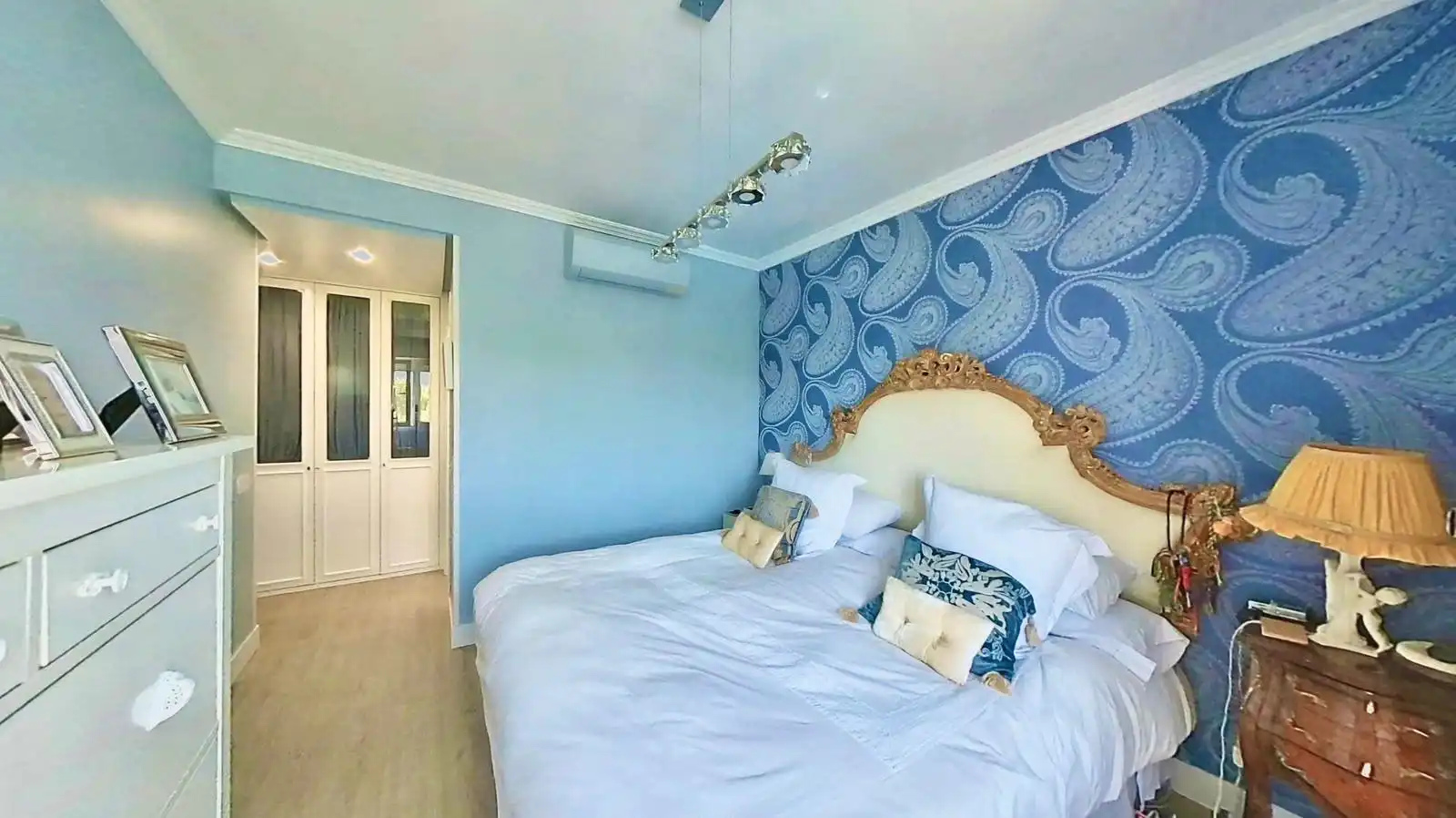 Habitación de Apartamento en venta en Boadilla del Monte con Aire acondicionado, Calefacción y Jardín privado