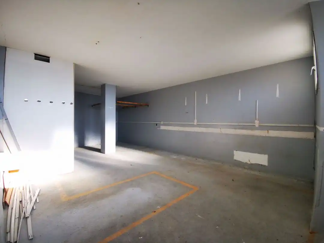 Parking of Commercial properties for sale in Elgeta