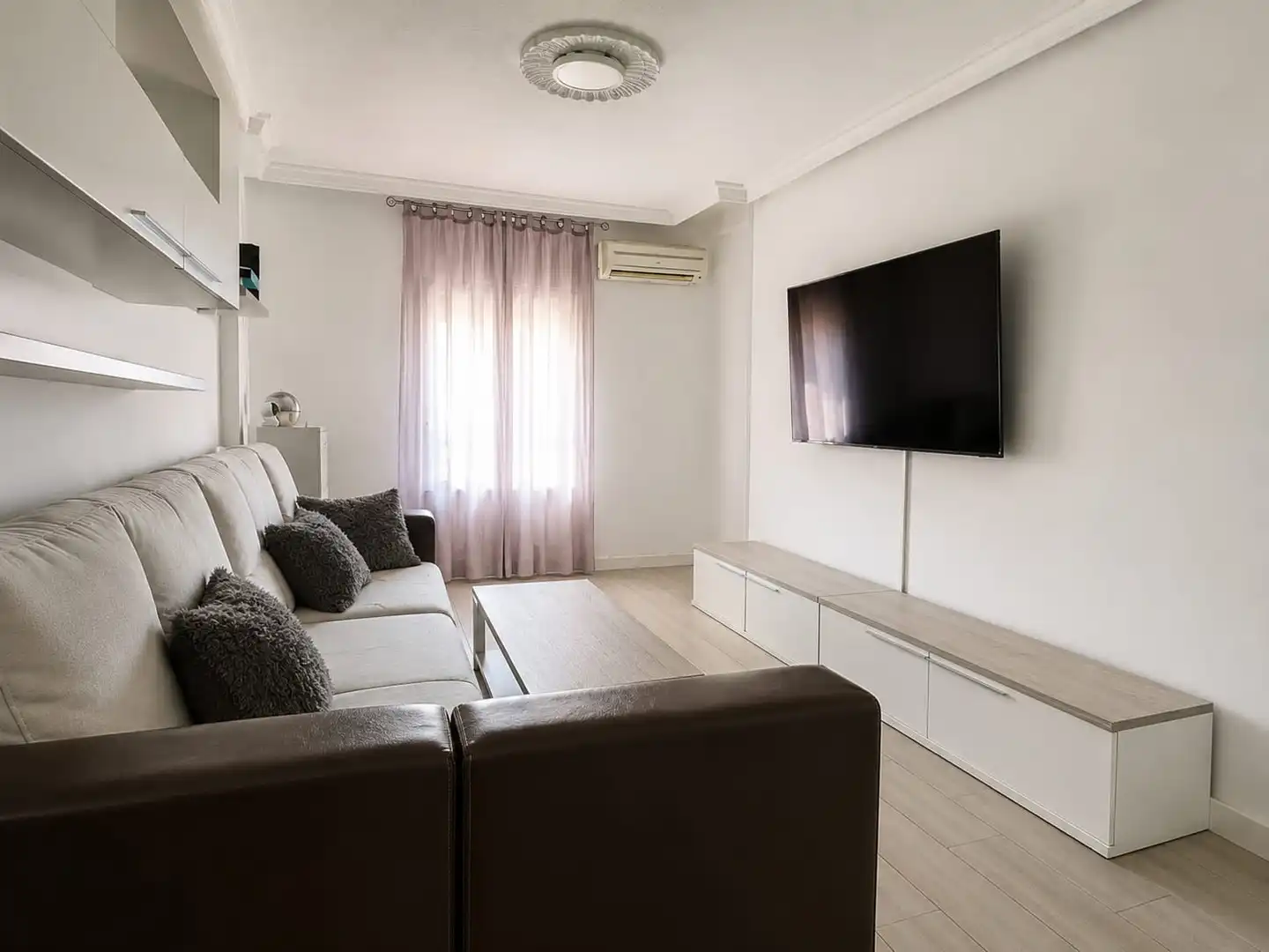 Flat for sale in Reyes