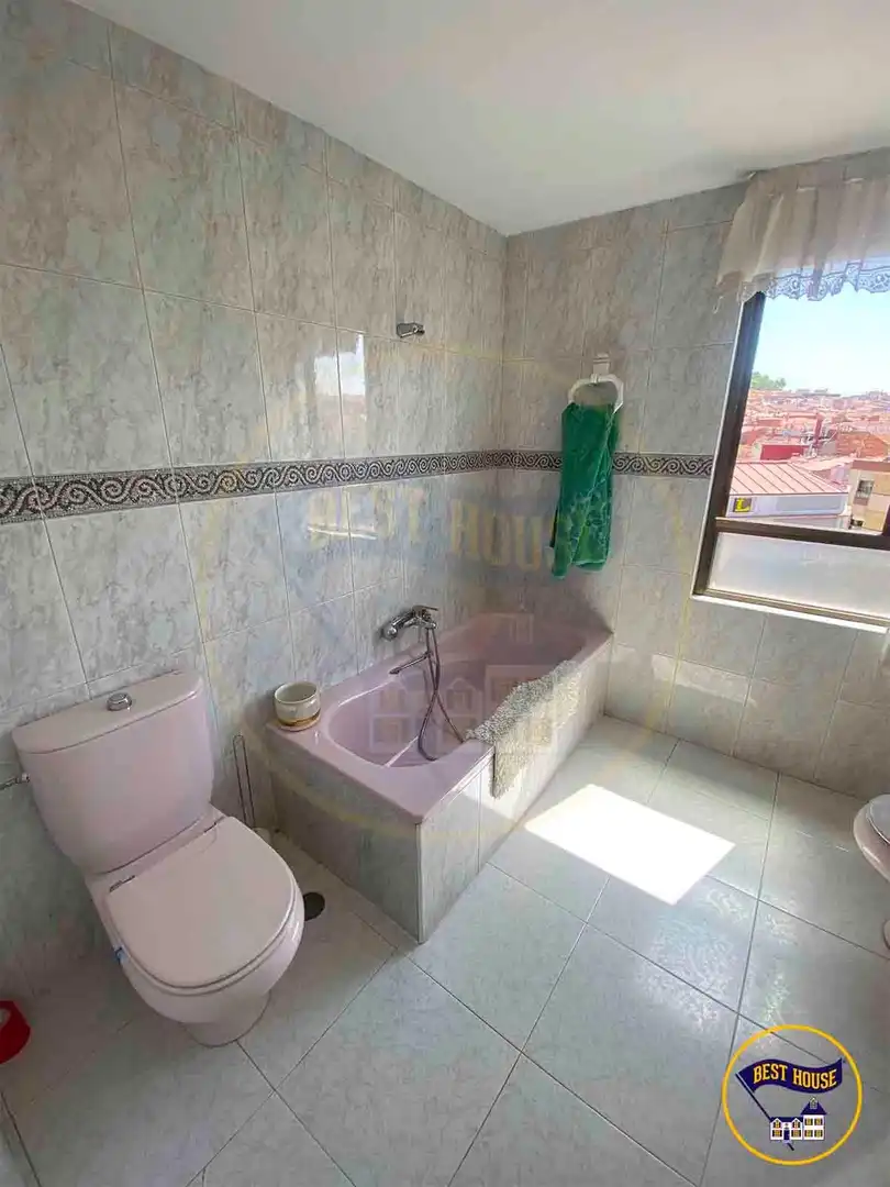 Bathroom of Flat for sale in Cuenca  with Air Conditioner, Heating and Parquet flooring