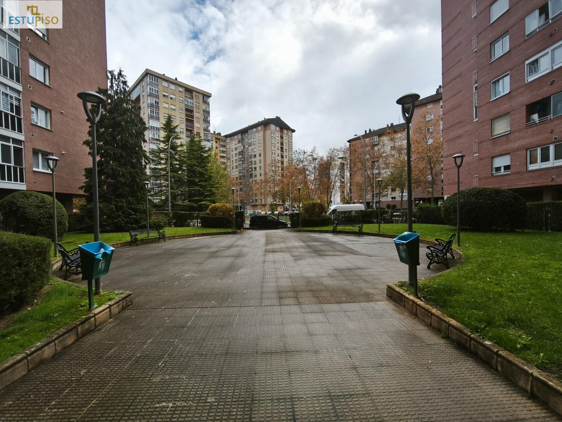 Exterior view of Flat for sale in Vitoria - Gasteiz  with Heating, Private garden and Parquet flooring