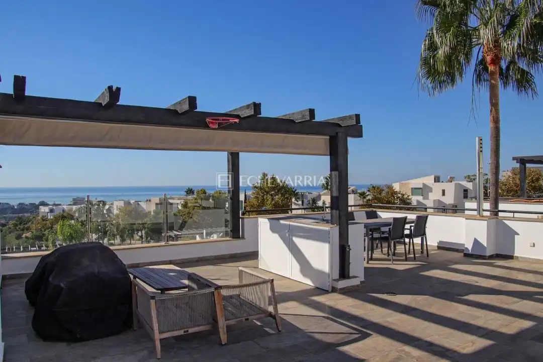 Terrassa de Casa adosada en venda en Marbella amb Aire condicionat, Calefacció i Jardí privat