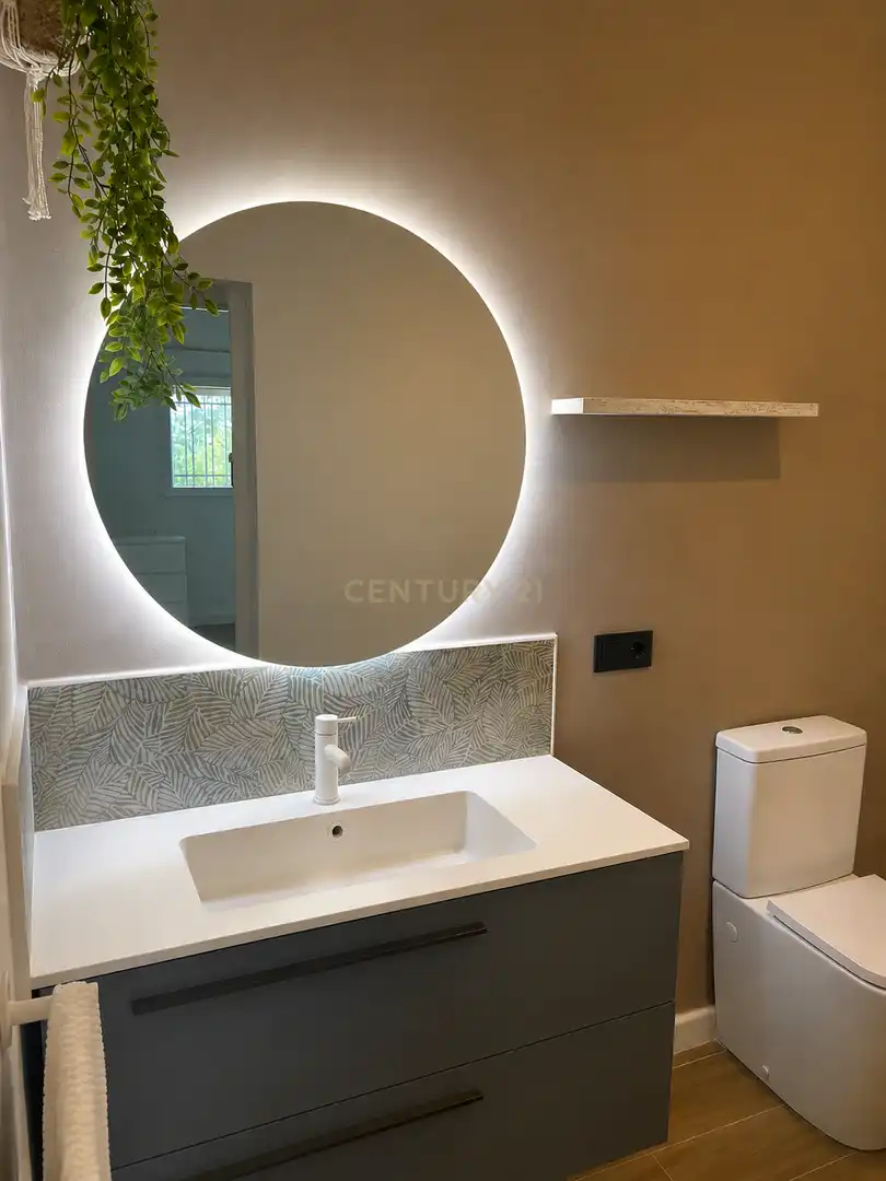 Bathroom of Houses for sale in Arroyo de la Luz  with Air Conditioner, Private garden and Swimming Pool